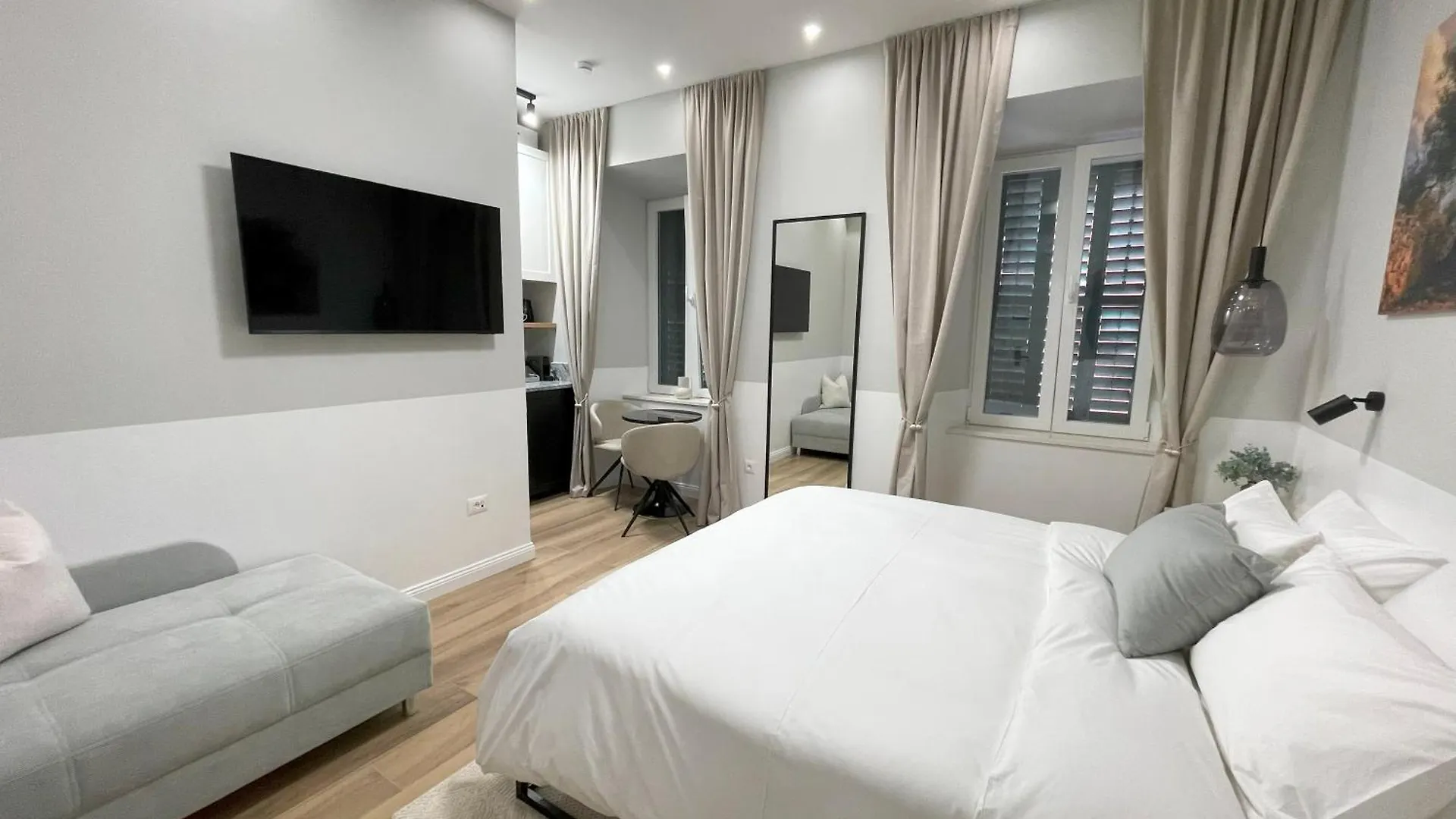 Olive Rooms 자다르 0*,